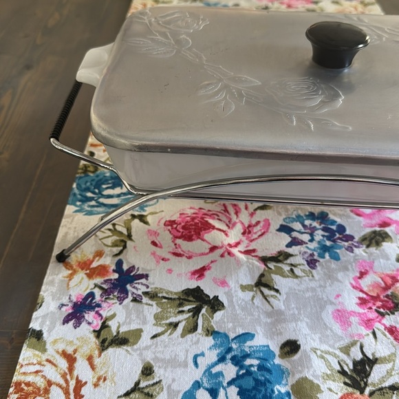 Vintage Glasbake 2 1/2 quart divided casserole dish with aluminum rose lid - Picture 2 of 9